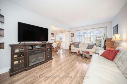 72-72 Carisbrooke Court, Brampton, ON - Indoor Photo Showing Living Room