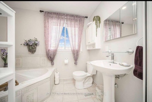 72-72 Carisbrooke Court, Brampton, ON - Indoor Photo Showing Bathroom