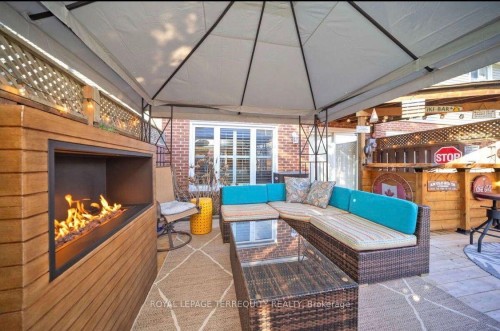 72-72 Carisbrooke Court, Brampton, ON - Indoor With Fireplace