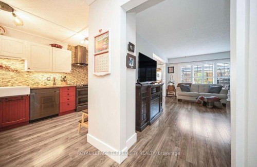 72-72 Carisbrooke Court, Brampton, ON - Indoor Photo Showing Kitchen