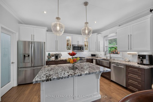 741 South Coast Drive, Haldimand, ON - Indoor Photo Showing Kitchen With Upgraded Kitchen