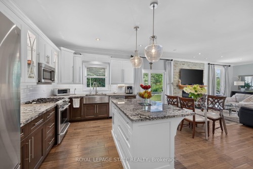741 South Coast Drive, Haldimand, ON - Indoor Photo Showing Kitchen With Upgraded Kitchen