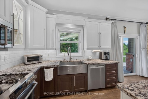 741 South Coast Drive, Haldimand, ON - Indoor Photo Showing Kitchen With Upgraded Kitchen