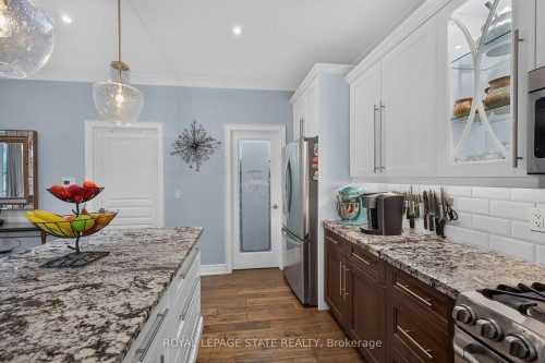 741 South Coast Drive, Haldimand, ON - Indoor Photo Showing Kitchen With Upgraded Kitchen