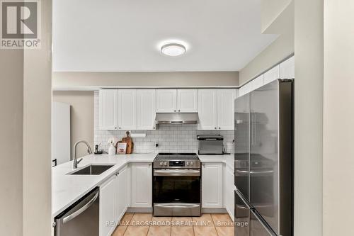 67 Regatta Crescent, Whitby, ON - Indoor Photo Showing Kitchen With Stainless Steel Kitchen With Upgraded Kitchen