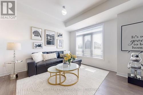 2623 Garrison Crossing, Pickering, ON - Indoor Photo Showing Living Room