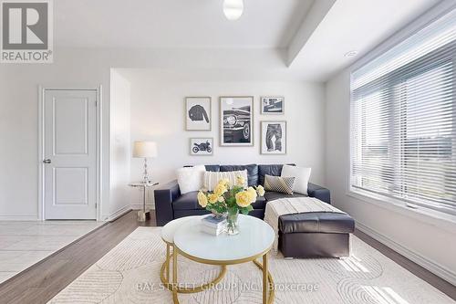 2623 Garrison Crossing, Pickering, ON - Indoor Photo Showing Living Room