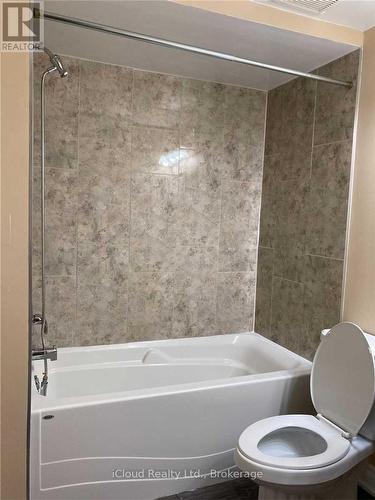 1449 Ithaca Court, Mississauga, ON - Indoor Photo Showing Bathroom
