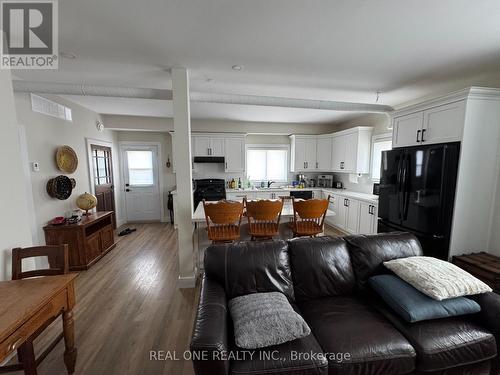 145 Syples Street, Burk'S Falls, ON - Indoor Photo Showing Living Room