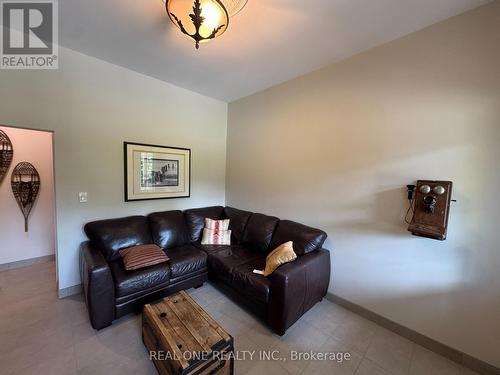 145 Syples Street, Burk'S Falls, ON - Indoor Photo Showing Living Room