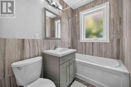 615 Oxford Street, Toronto, ON - Indoor Photo Showing Bathroom