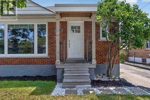 615 Oxford Street, Toronto, ON - Outdoor