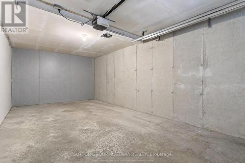 39 - 1803 Axminster Court, Ottawa, ON - Indoor Photo Showing Garage