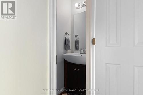 39 - 1803 Axminster Court, Ottawa, ON - Indoor Photo Showing Bathroom