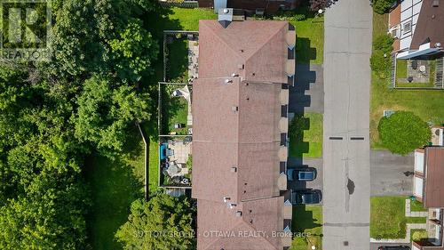 39 - 1803 Axminster Court, Ottawa, ON - Outdoor