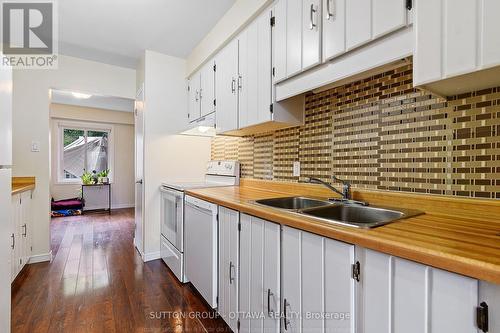 39 - 1803 Axminster Court, Ottawa, ON - Indoor Photo Showing Kitchen With Double Sink