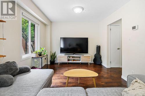 39 - 1803 Axminster Court, Ottawa, ON - Indoor Photo Showing Living Room