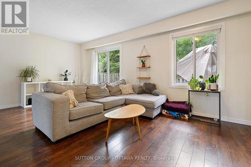 39 - 1803 Axminster Court, Ottawa, ON - Indoor Photo Showing Living Room