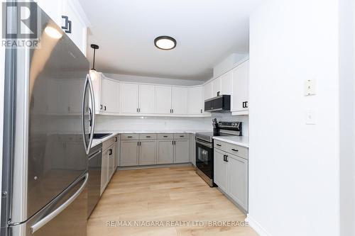 3819 Graeber Avenue, Fort Erie (Crystal Beach), ON - Indoor Photo Showing Kitchen