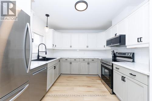3819 Graeber Avenue, Fort Erie (Crystal Beach), ON - Indoor Photo Showing Kitchen