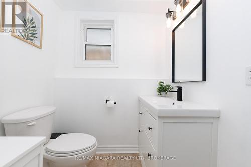 3819 Graeber Avenue, Fort Erie (Crystal Beach), ON - Indoor Photo Showing Bathroom