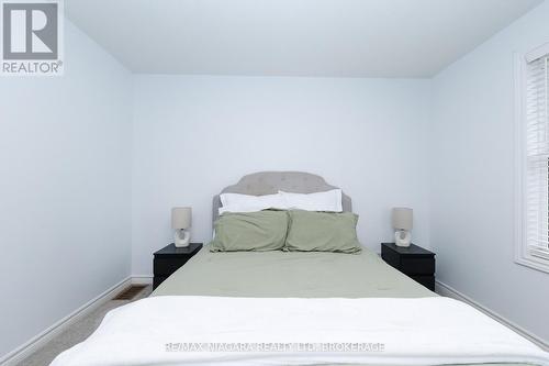 3819 Graeber Avenue, Fort Erie (Crystal Beach), ON - Indoor Photo Showing Bedroom