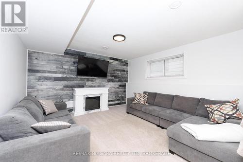 3819 Graeber Avenue, Fort Erie (Crystal Beach), ON - Indoor Photo Showing Living Room With Fireplace
