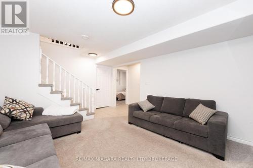 3819 Graeber Avenue, Fort Erie (Crystal Beach), ON - Indoor Photo Showing Living Room