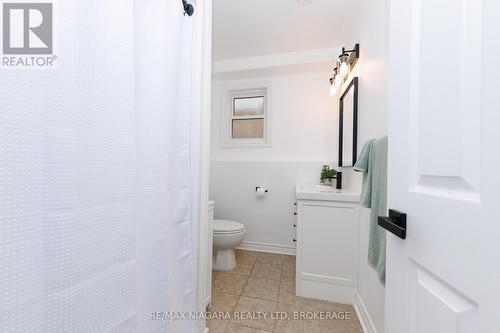 3819 Graeber Avenue, Fort Erie (Crystal Beach), ON - Indoor Photo Showing Bathroom