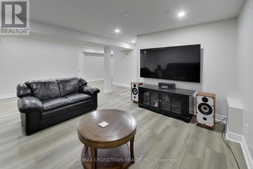 23 Boyces Creek Court, Caledon, ON - Indoor Photo Showing Living Room