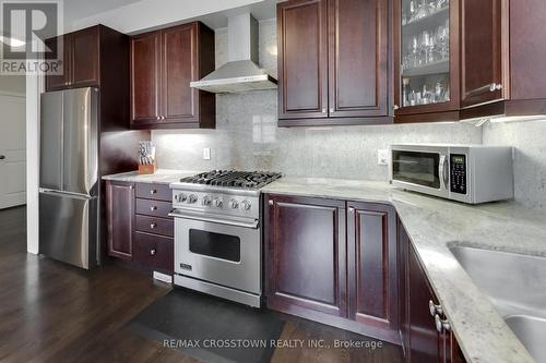 23 Boyces Creek Court, Caledon, ON - Indoor Photo Showing Kitchen With Upgraded Kitchen
