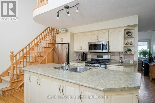490 Silver Birch Drive, Tiny, ON - Indoor Photo Showing Kitchen