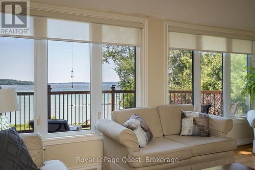 490 Silver Birch Drive, Tiny, ON - Indoor Photo Showing Living Room