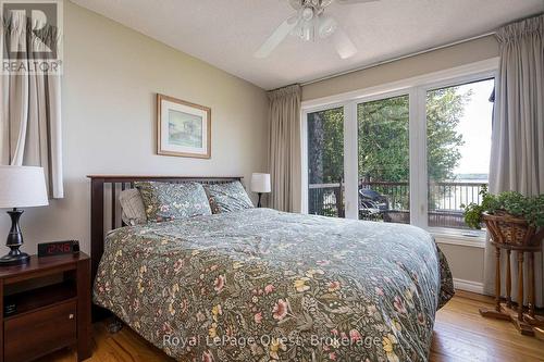 490 Silver Birch Drive, Tiny, ON - Indoor Photo Showing Bedroom