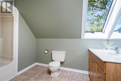 490 Silver Birch Drive, Tiny, ON - Indoor Photo Showing Bathroom
