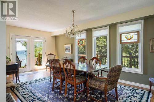 490 Silver Birch Drive, Tiny, ON - Indoor Photo Showing Dining Room