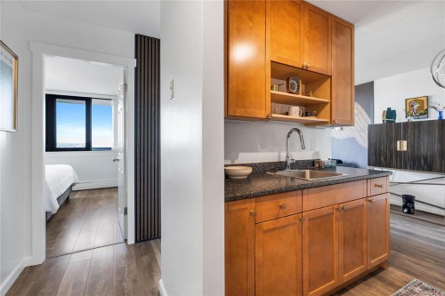 #2104-647 Michigan St, Victoria, BC - Indoor Photo Showing Kitchen