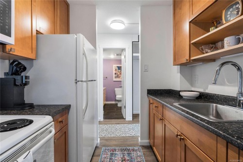 #2104-647 Michigan St, Victoria, BC - Indoor Photo Showing Kitchen