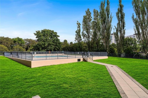 #2104-647 Michigan St, Victoria, BC - Outdoor With Backyard