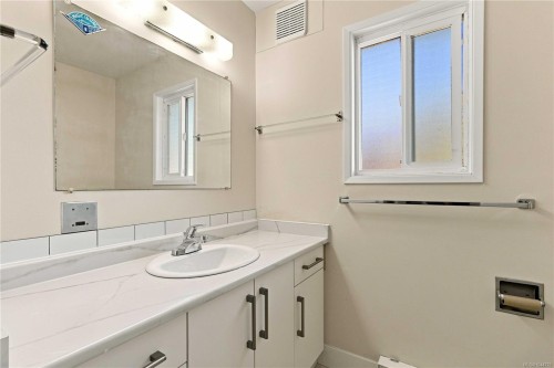 2940 Cedar Hill Rd, Victoria, BC 