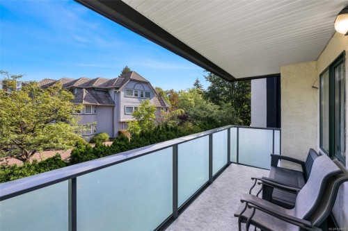 #201-3900 Shelbourne St, Saanich, BC - Outdoor With Balcony With Exterior