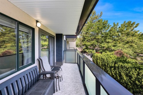 #201-3900 Shelbourne St, Saanich, BC - Outdoor With Balcony With Exterior