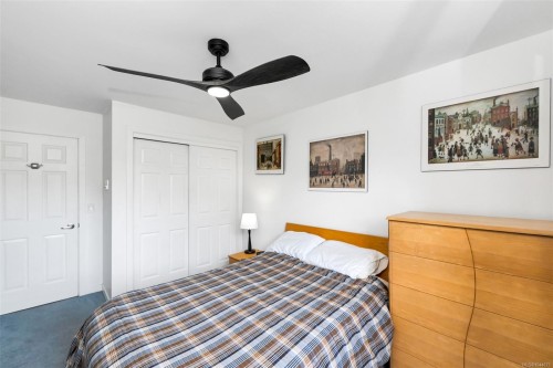 #201-3900 Shelbourne St, Saanich, BC - Indoor Photo Showing Bedroom