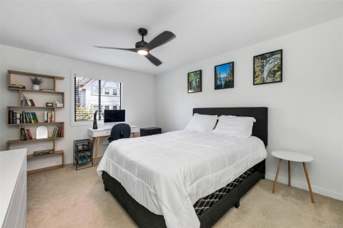 #201-3900 Shelbourne St, Saanich, BC - Indoor Photo Showing Bedroom