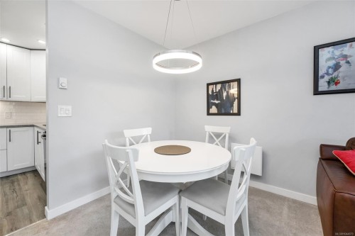 #201-3900 Shelbourne St, Saanich, BC - Indoor Photo Showing Dining Room
