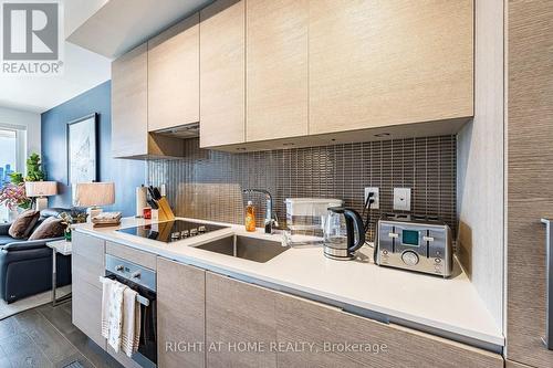 1604 - 200 Bloor Street W, Toronto, ON - Indoor Photo Showing Kitchen