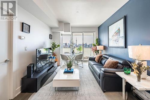 1604 - 200 Bloor Street W, Toronto, ON - Indoor Photo Showing Living Room