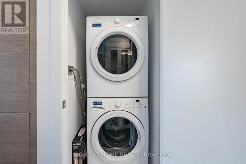 1604 - 200 Bloor Street W, Toronto, ON - Indoor Photo Showing Laundry Room