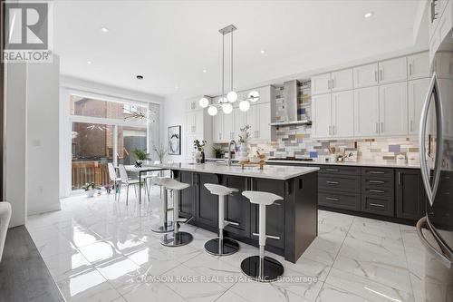 1467 Everest Crescent, Oakville, ON - Indoor Photo Showing Kitchen With Upgraded Kitchen