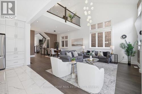1467 Everest Crescent, Oakville, ON - Indoor Photo Showing Living Room